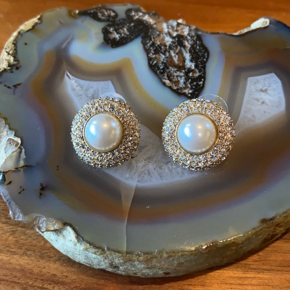 Do not share its relisting Pearl & rhinestone Gold statement earrings GUC 1” - Picture 3 of 15